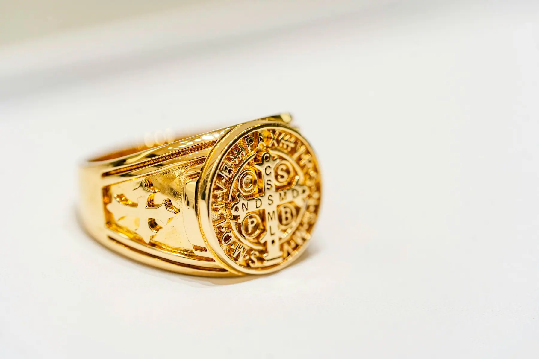 Lucia Signet Ring on a white ground showing its engravable face